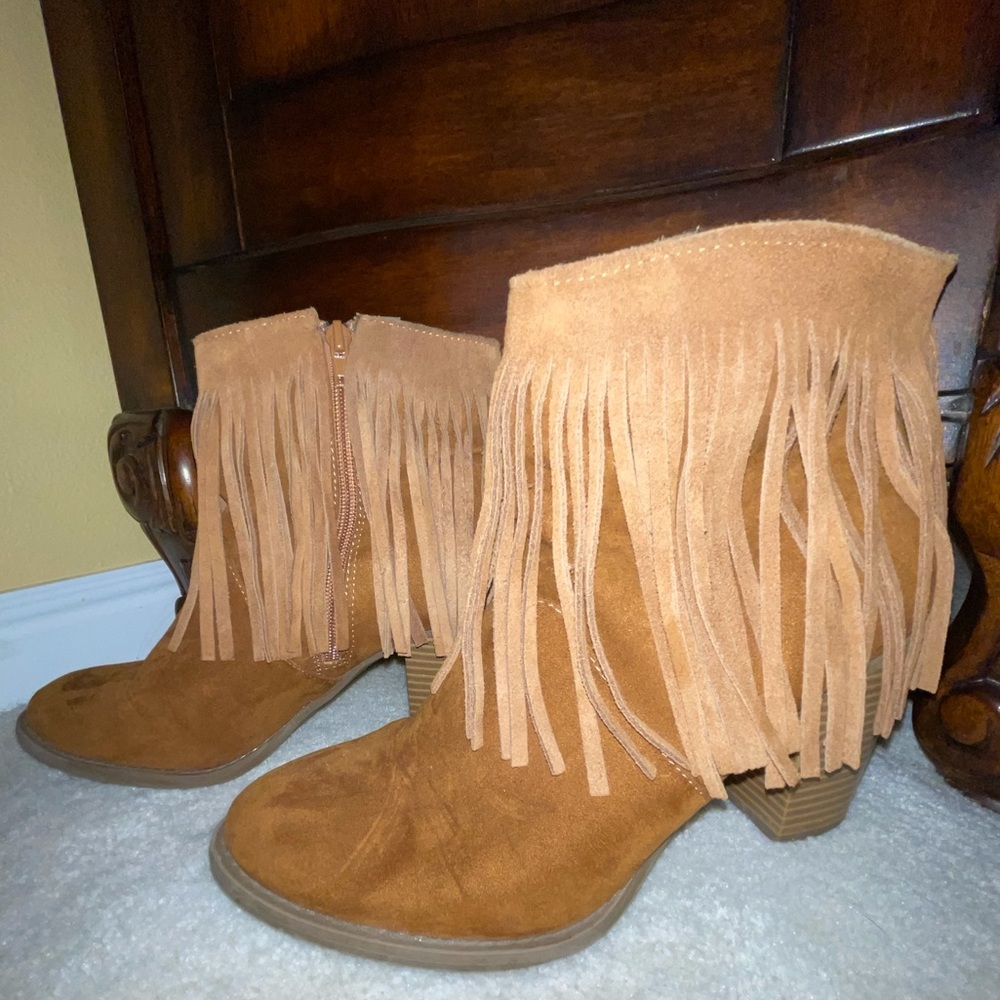 Fringe heeled Booties